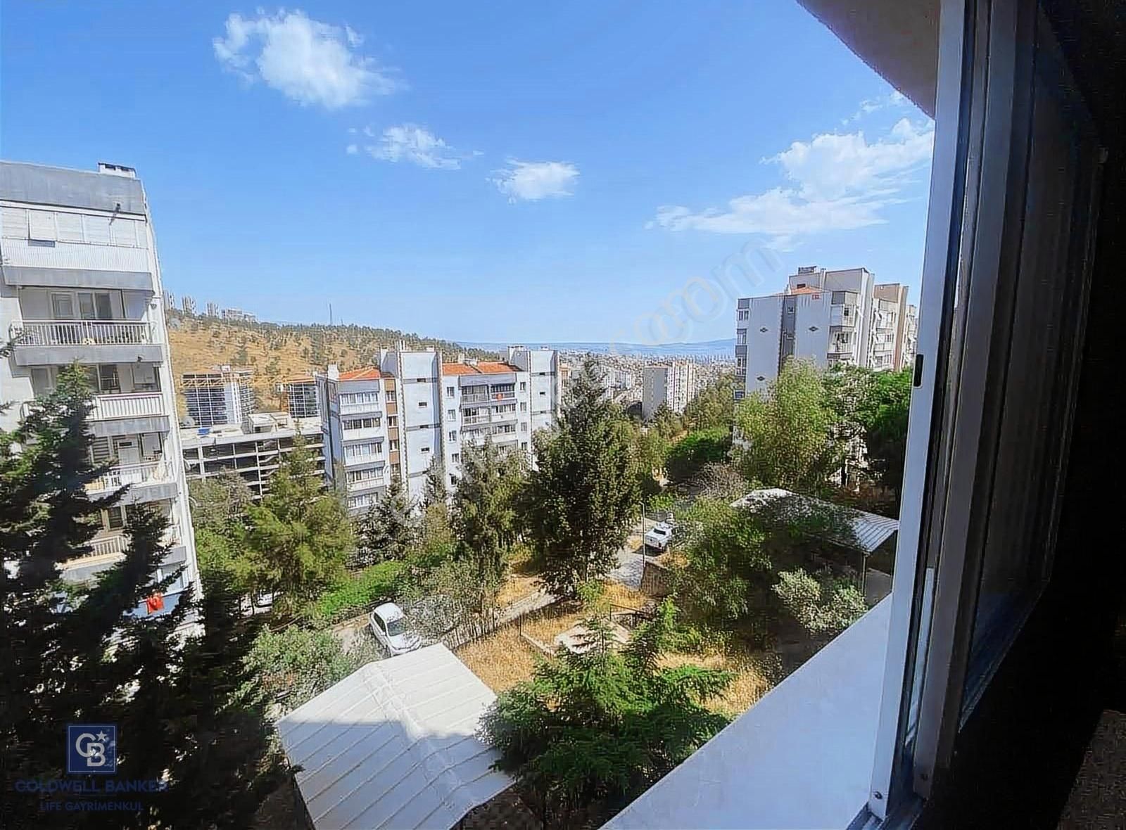 Çiğli İzkent Satılık 2+1 Tadilatlı Daire