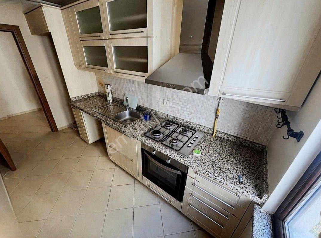 Eriş Emlak Dan Kadıköy Bostancı'da 2009 Yapımlı 2+1 Arakat Boş Daire
