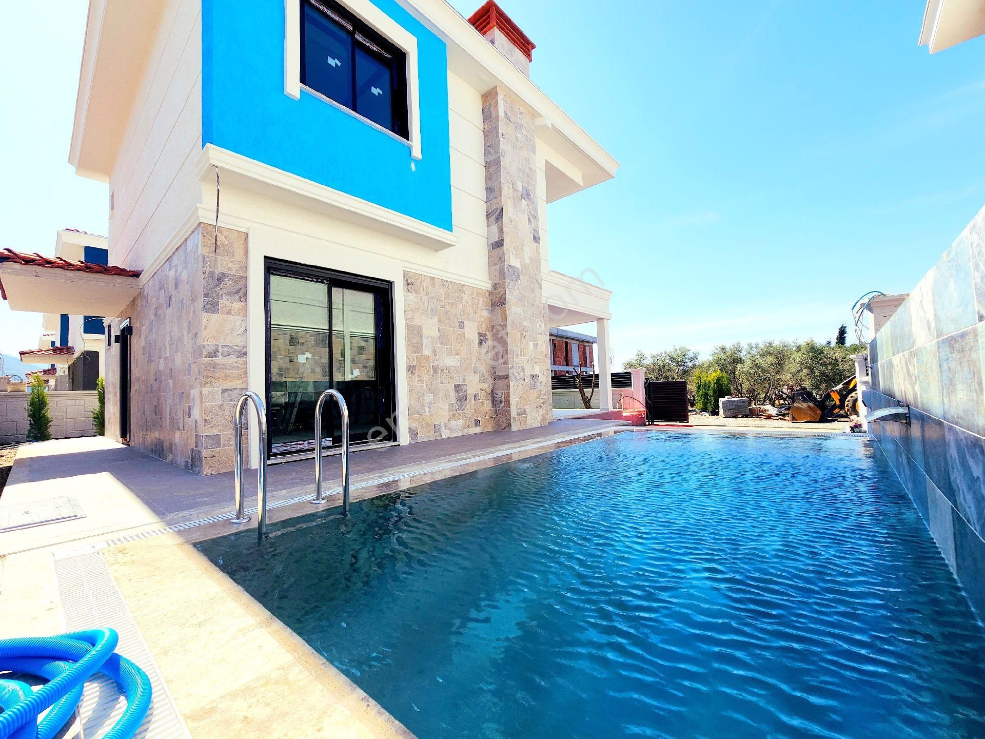 Davutlar Mandalin Bahçeleri Arasında Deniz Manzaralı Villa