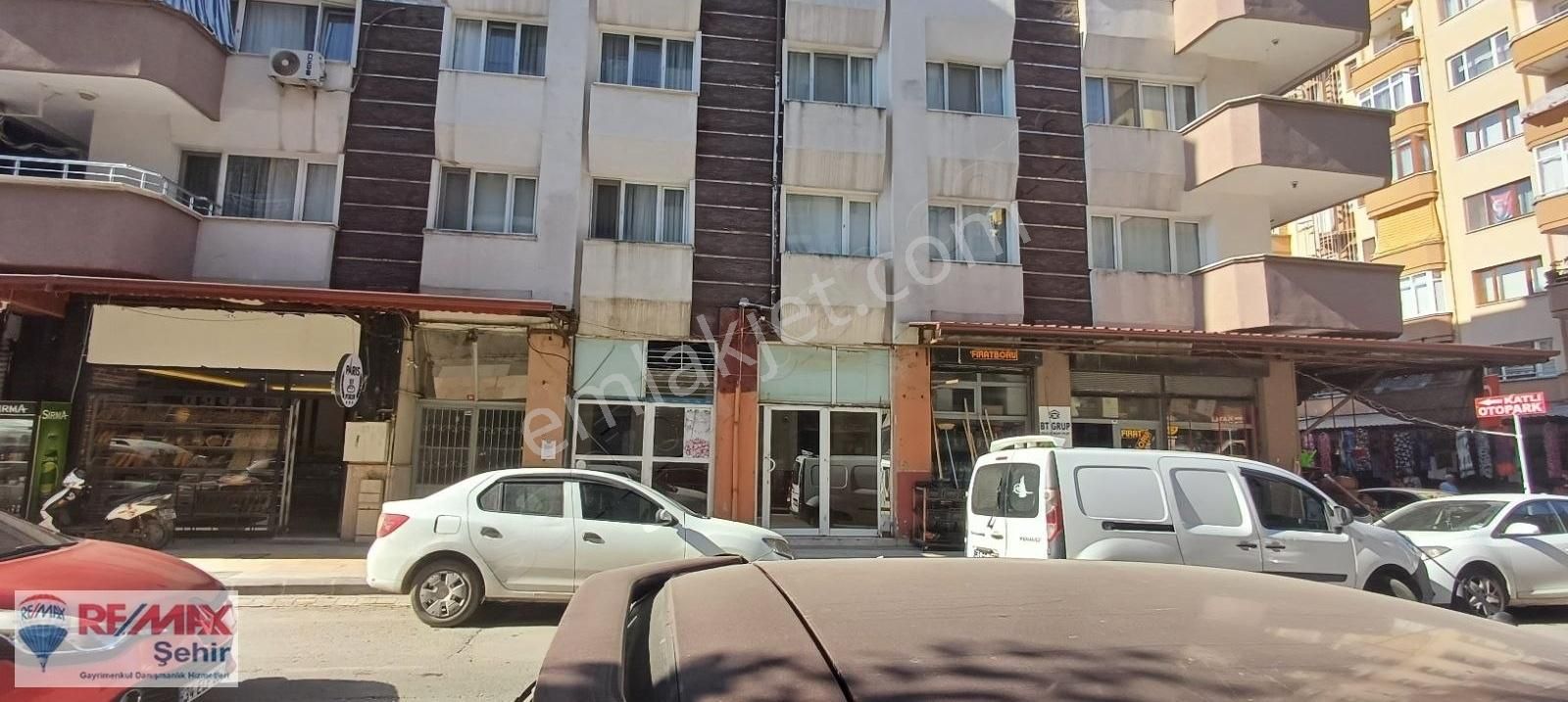 Remax Yalova Dan İstiklal Caddesinde 80m2 Satılık Dükkan