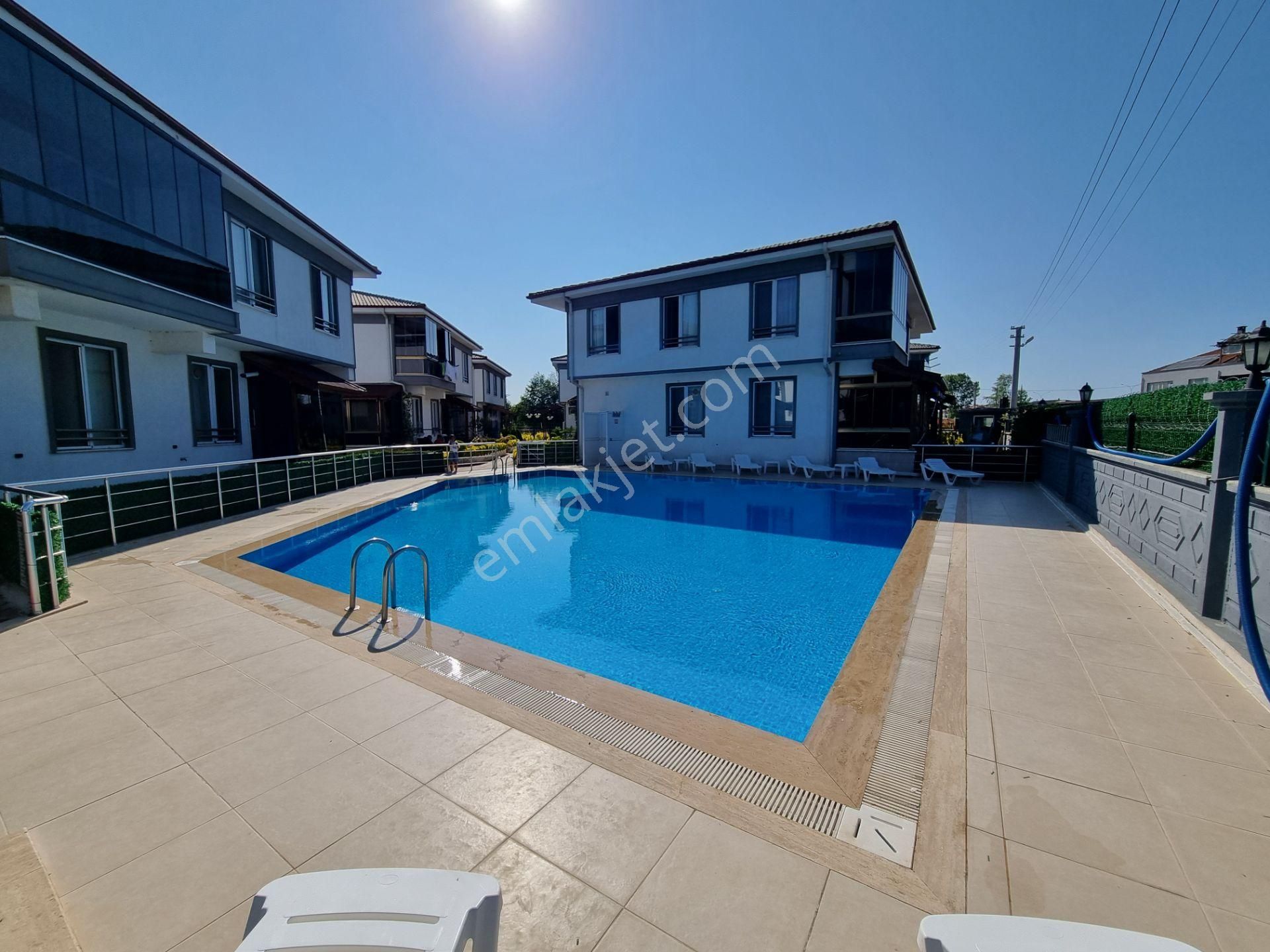 Havuzlu Butik Sitede Müstakil Bahçeli Eşyalı 3+1 Villa