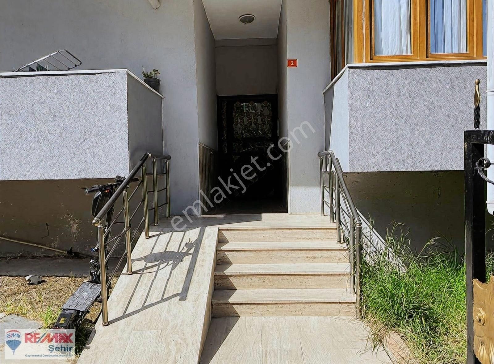 Re/max Şehir'den Merkezde Satılık Teraslı 4+1 Dubleks Daire