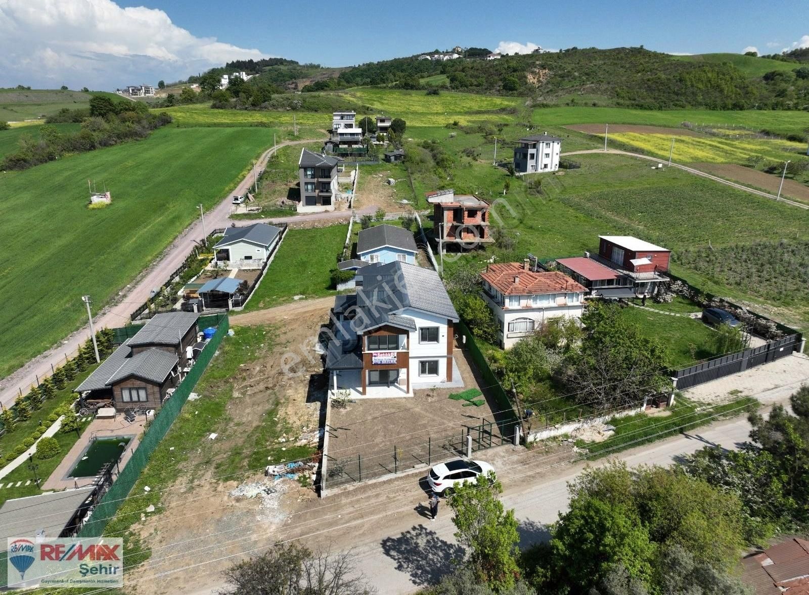 Yalova Termal Akköy'de Deniz Manzaralı Sıfır İkiz Villa