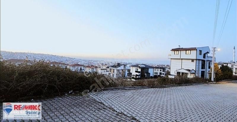 Remax Şehir'den B.başında Satılık 2 Parselde 509 M² Hisse Arsa