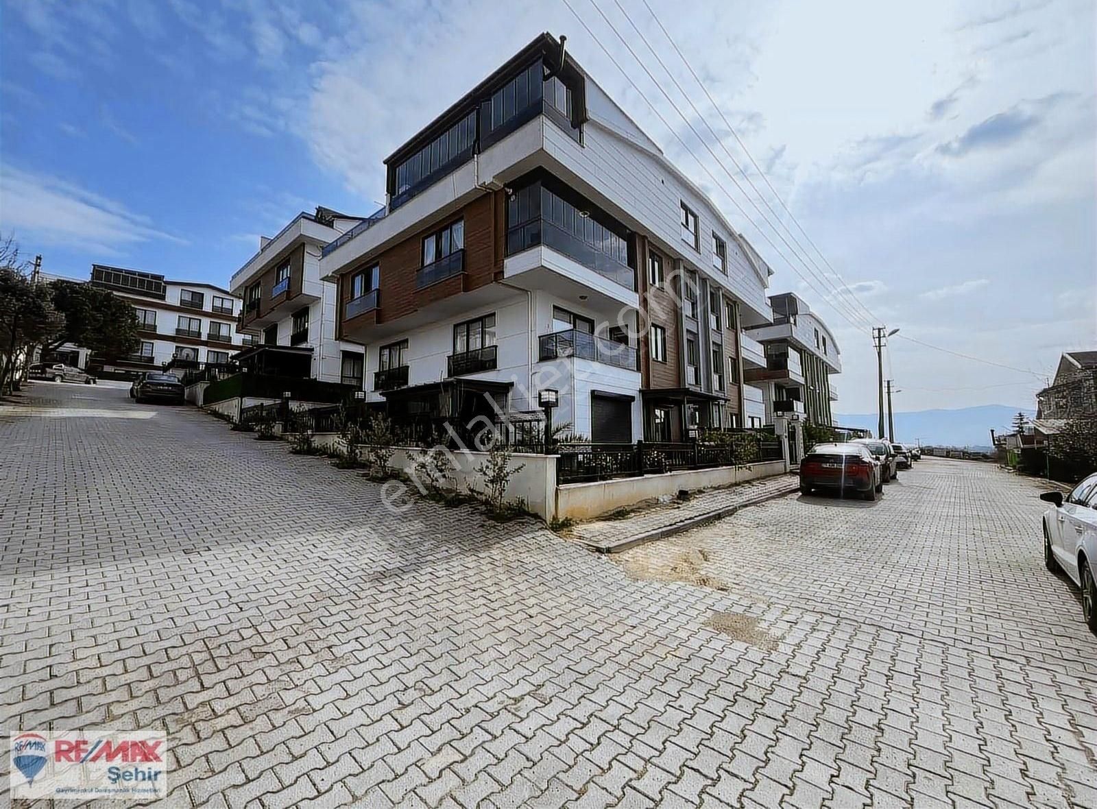 Remax'dan Kadıköy De Satılık 4+1 Site İçi Deniz Manzaralı Daire