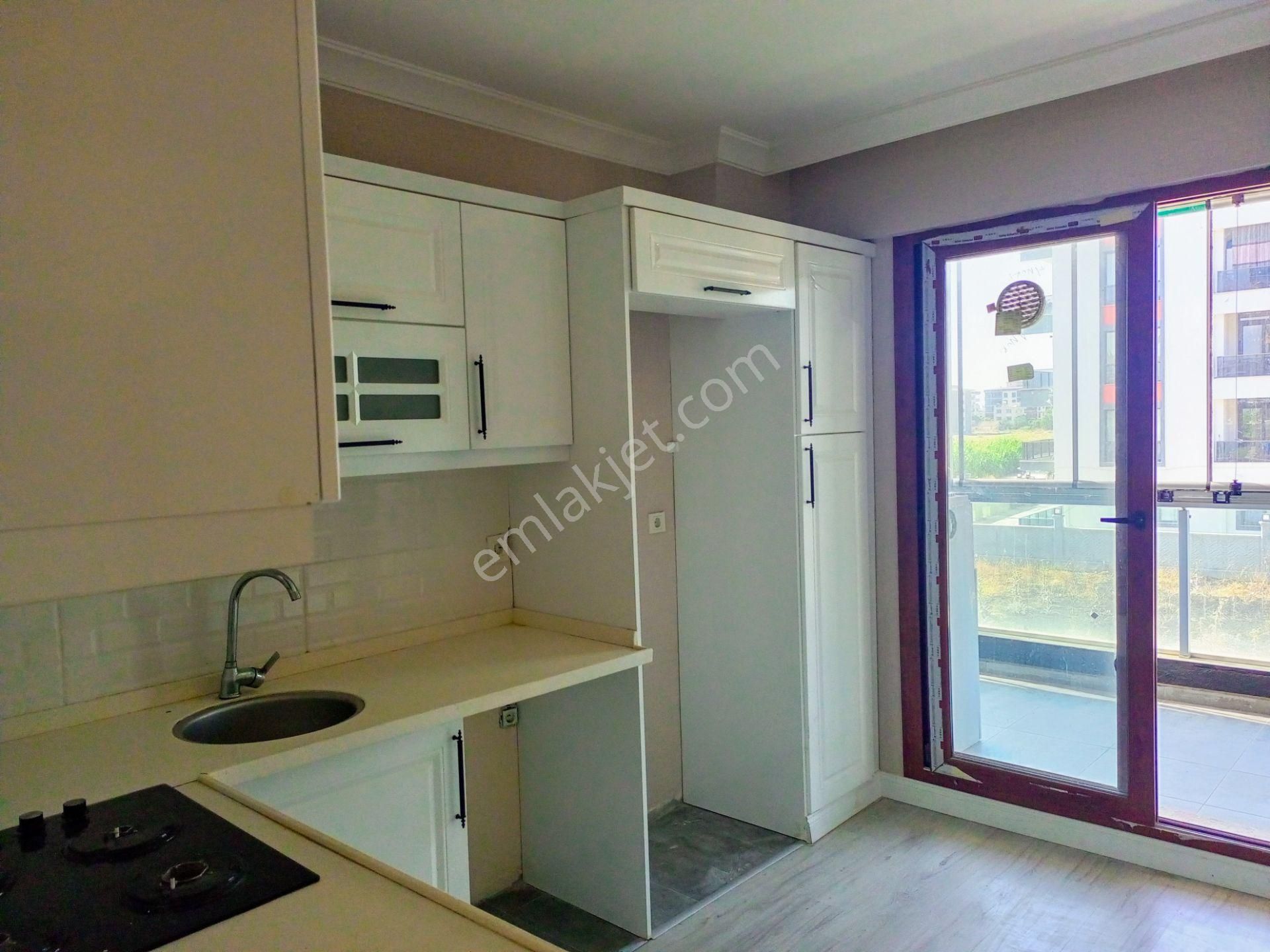 Torbalı Yedi Eylül Mah. 140m2 3+1 Bahçeli Site İçinde Lüx Dairemiz Satılıktır.