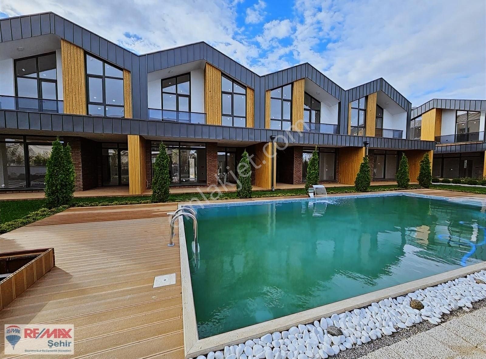Yalova Merkez Kadıköy Villalar Bölgesinde Satılık Villa