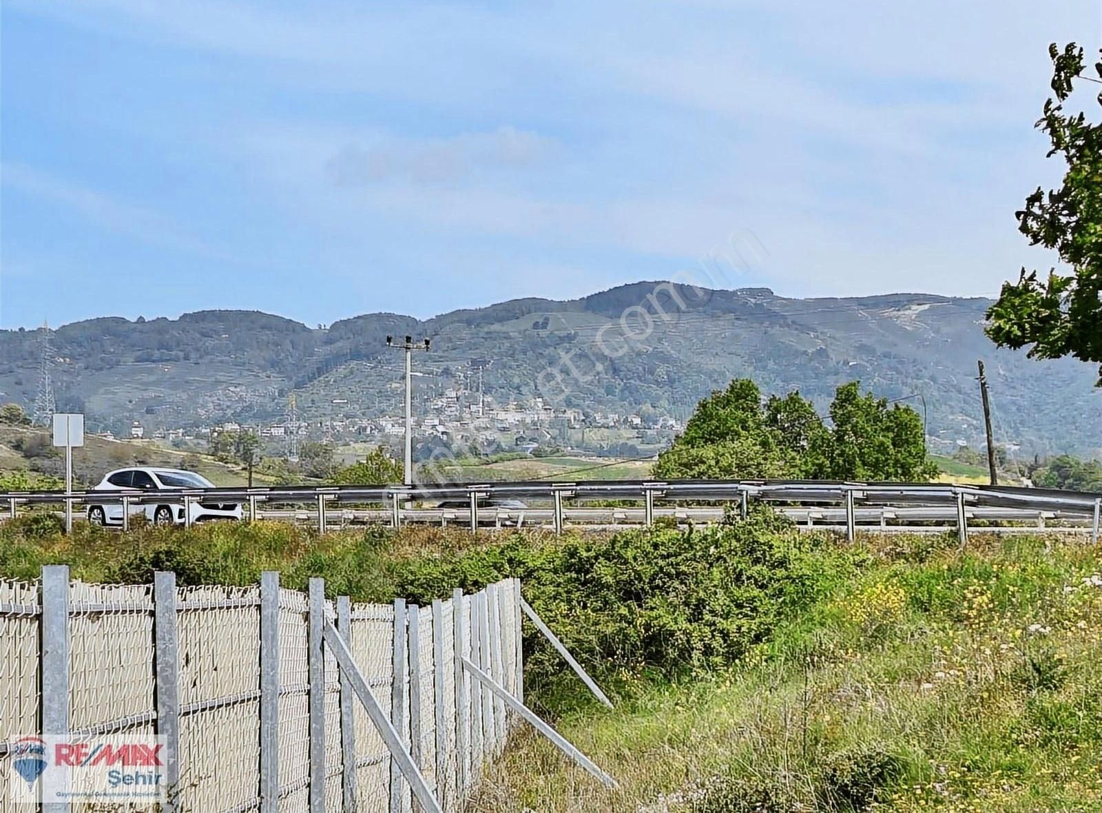 Remaxdan Yalova Sugörende Etseet Yakını Anayolda 10dönüm Arazi
