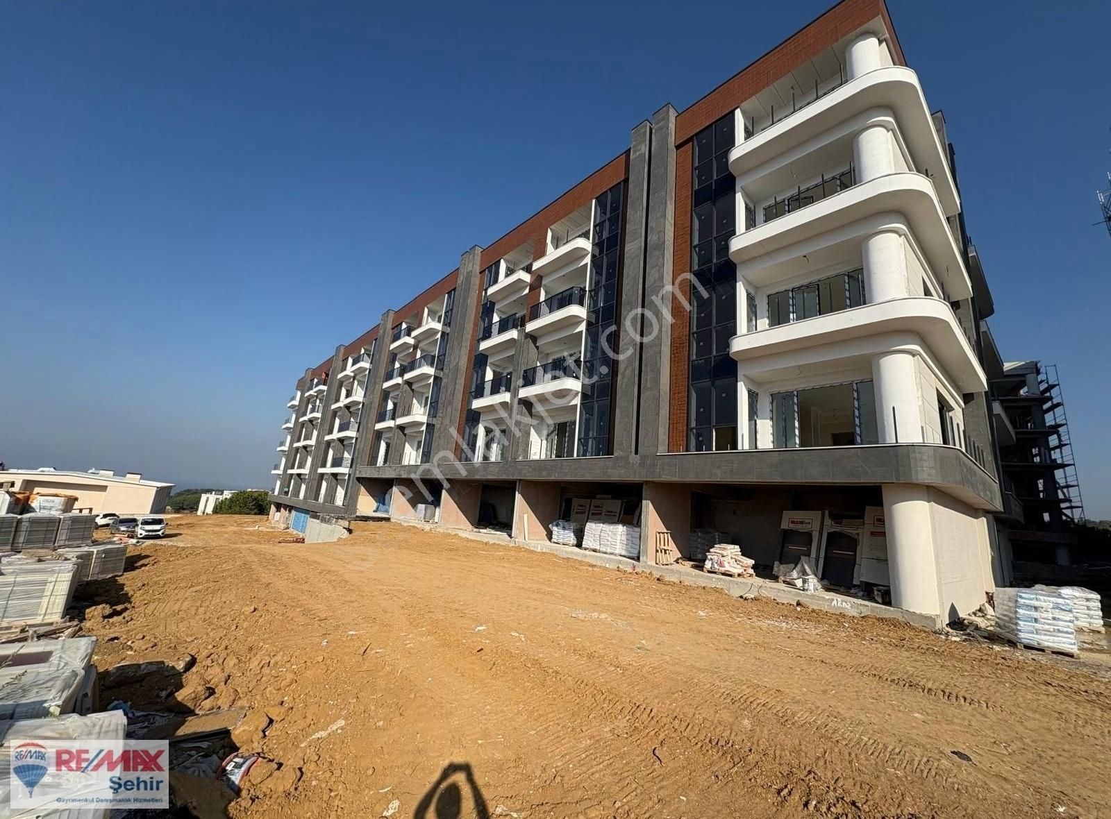 Yalova Merkez Meydan Suites'de Satılık 1+0 Daire