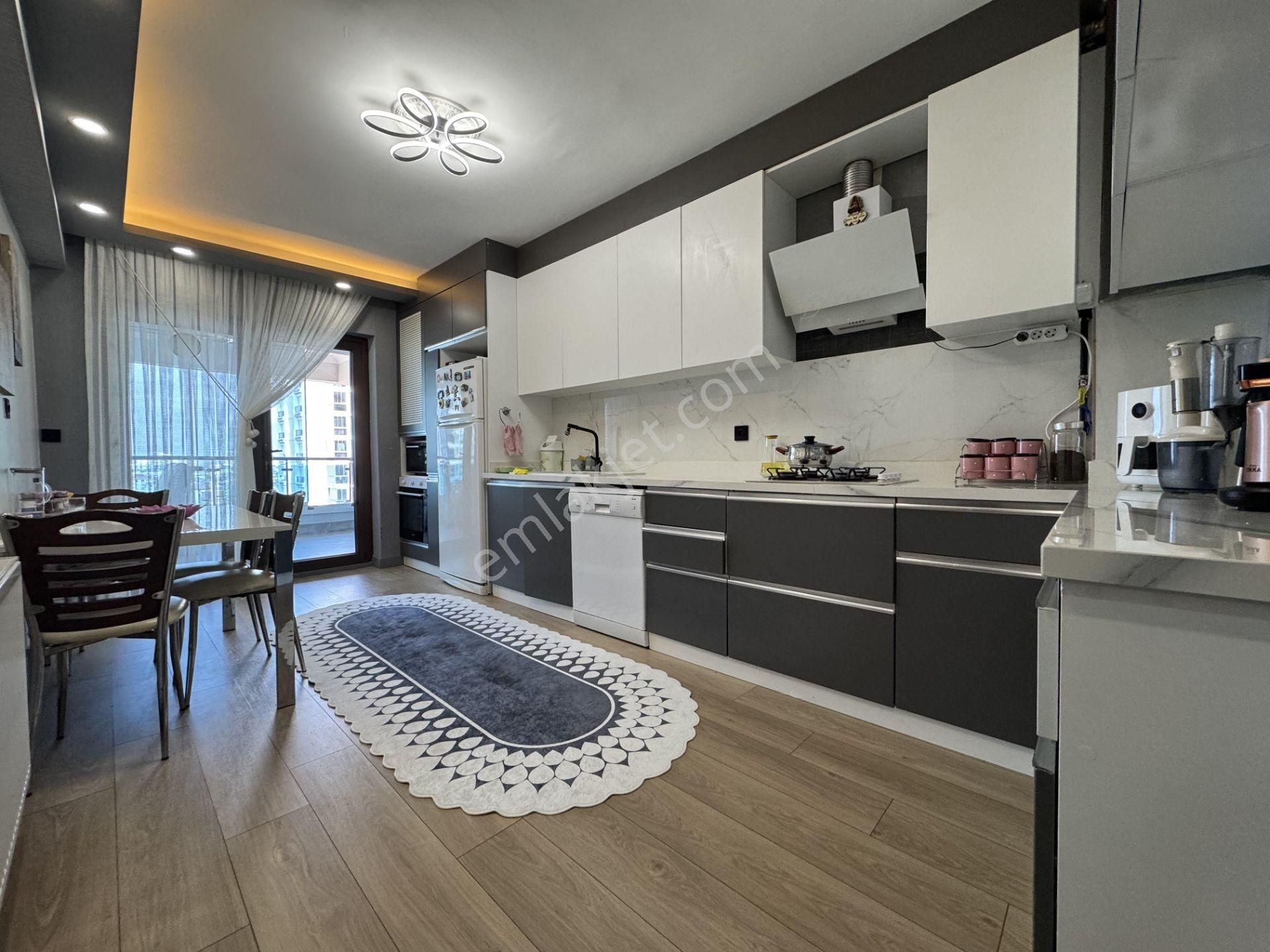 Çiftçioğullarından Lüks Site İçinde Geniş Peyzajlı G.odalı E.banyolu 4+1 Daire