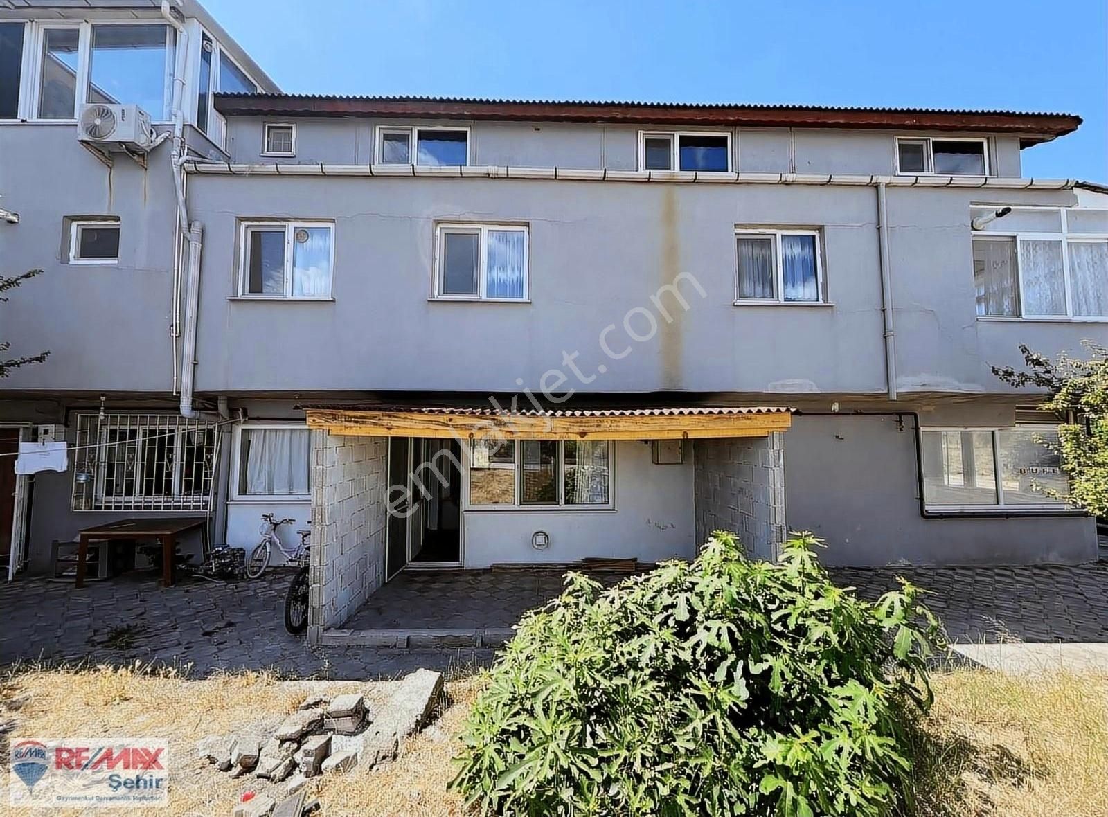 Remax Şehir 2 Den Taşköprü Altınkum Sitesinde Satılık 2+1 Daire
