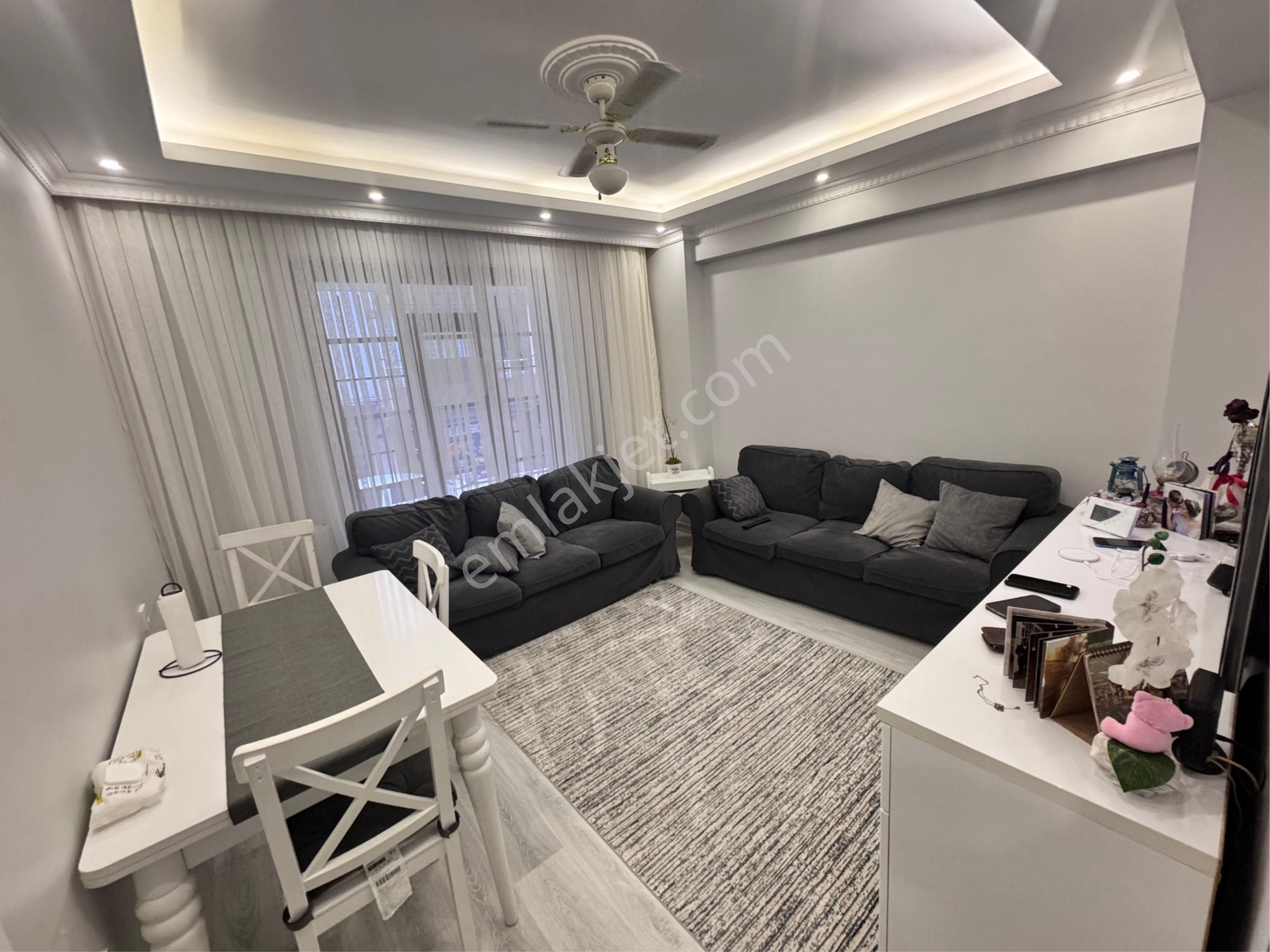 Özgür İnşaat'tan Sultançiftliği Mah Tramvy Dibi 2+1 95m2 Y.giriş
