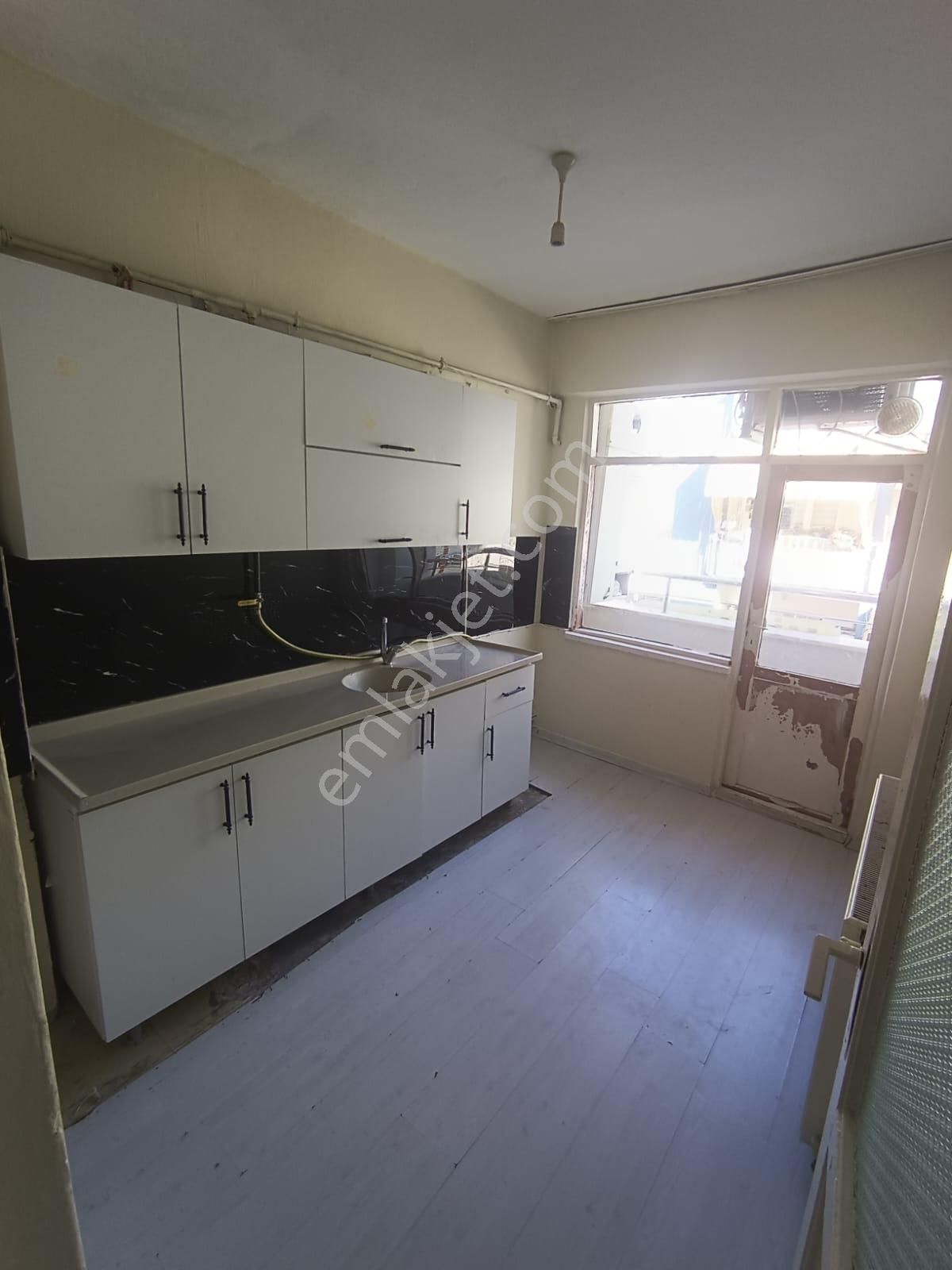 Samsun İlkadım Yenidoğan Mahallesinde 2+1 Kiralık 3. Kat Daire