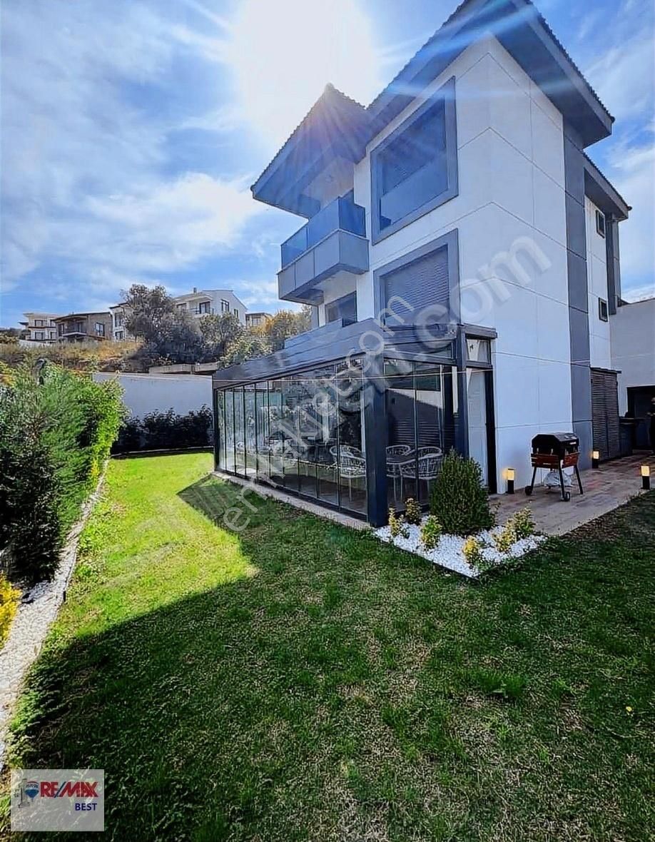 Foça'da Kapalı Havuzlu, Ful Akıllı Sistemli Lüks Villa!