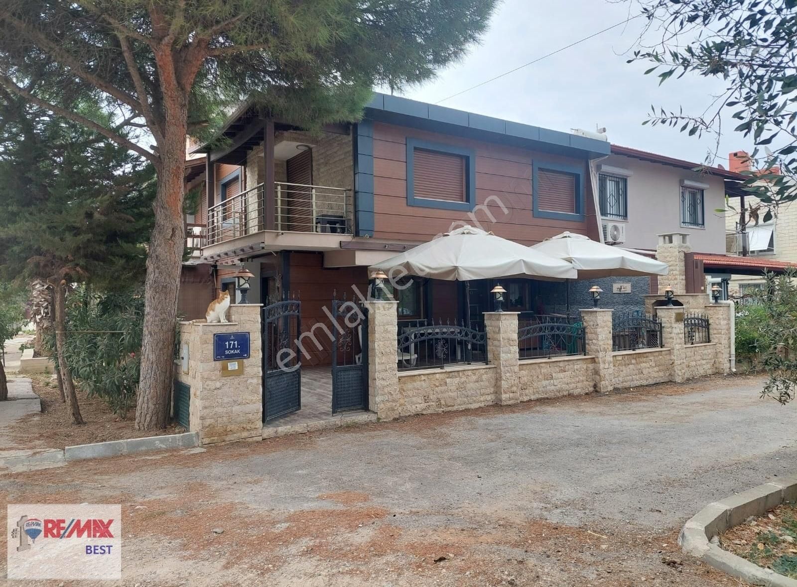 Çeşmealtı Güvendik'te Plaja 150m Eşyalı Kiralık Villa