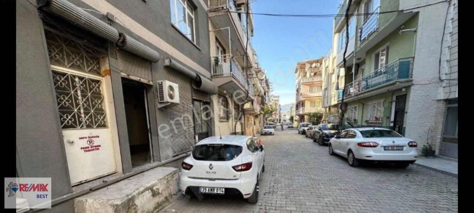 Tuğyan Can Koç 'tan Çamdibinde Kiralık Tuvaletli Dükkan