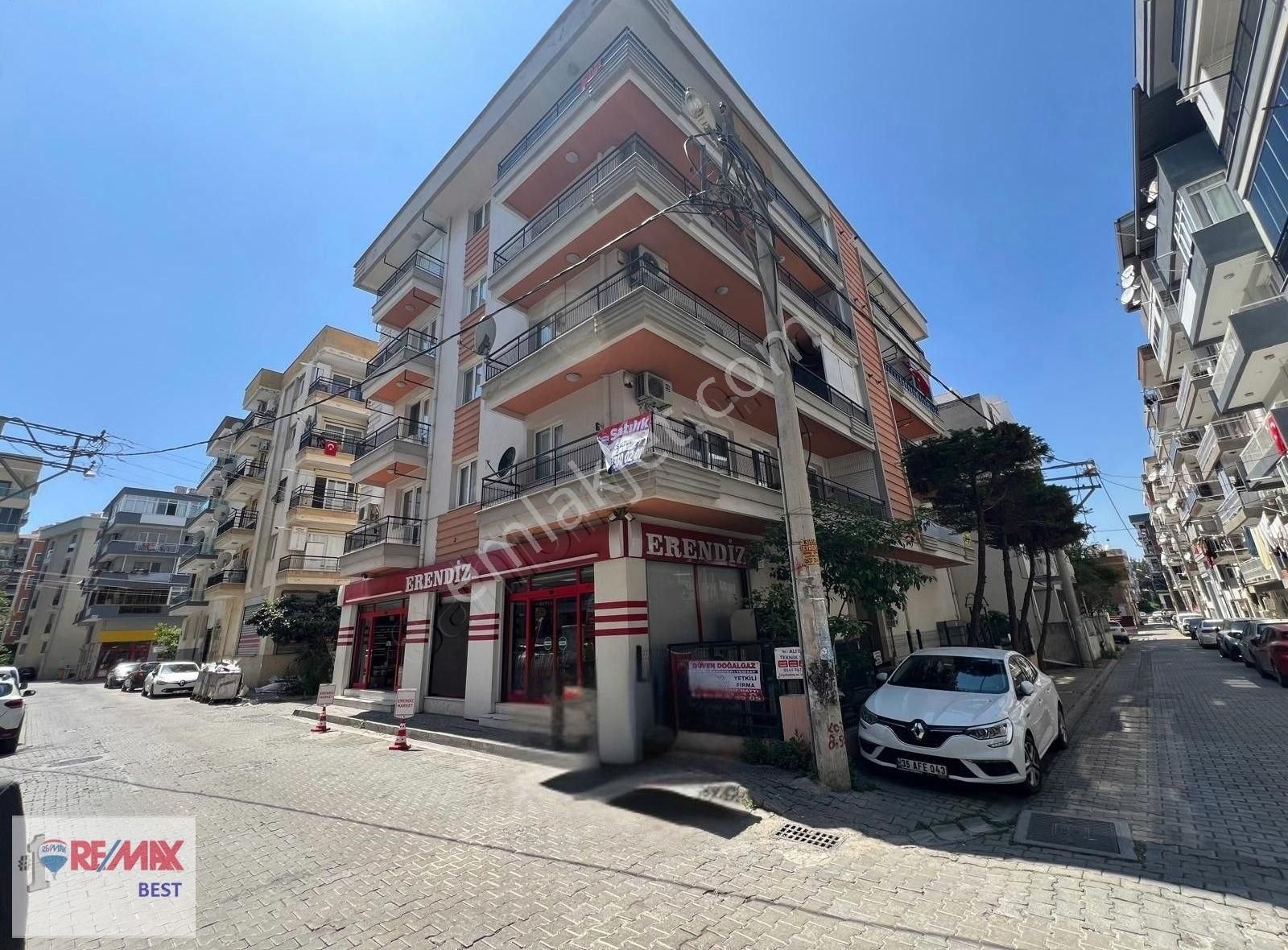 Karşıyaka Dedebaşı'nda Merkezi Konumda 3+1 Satılık Ferah Daire