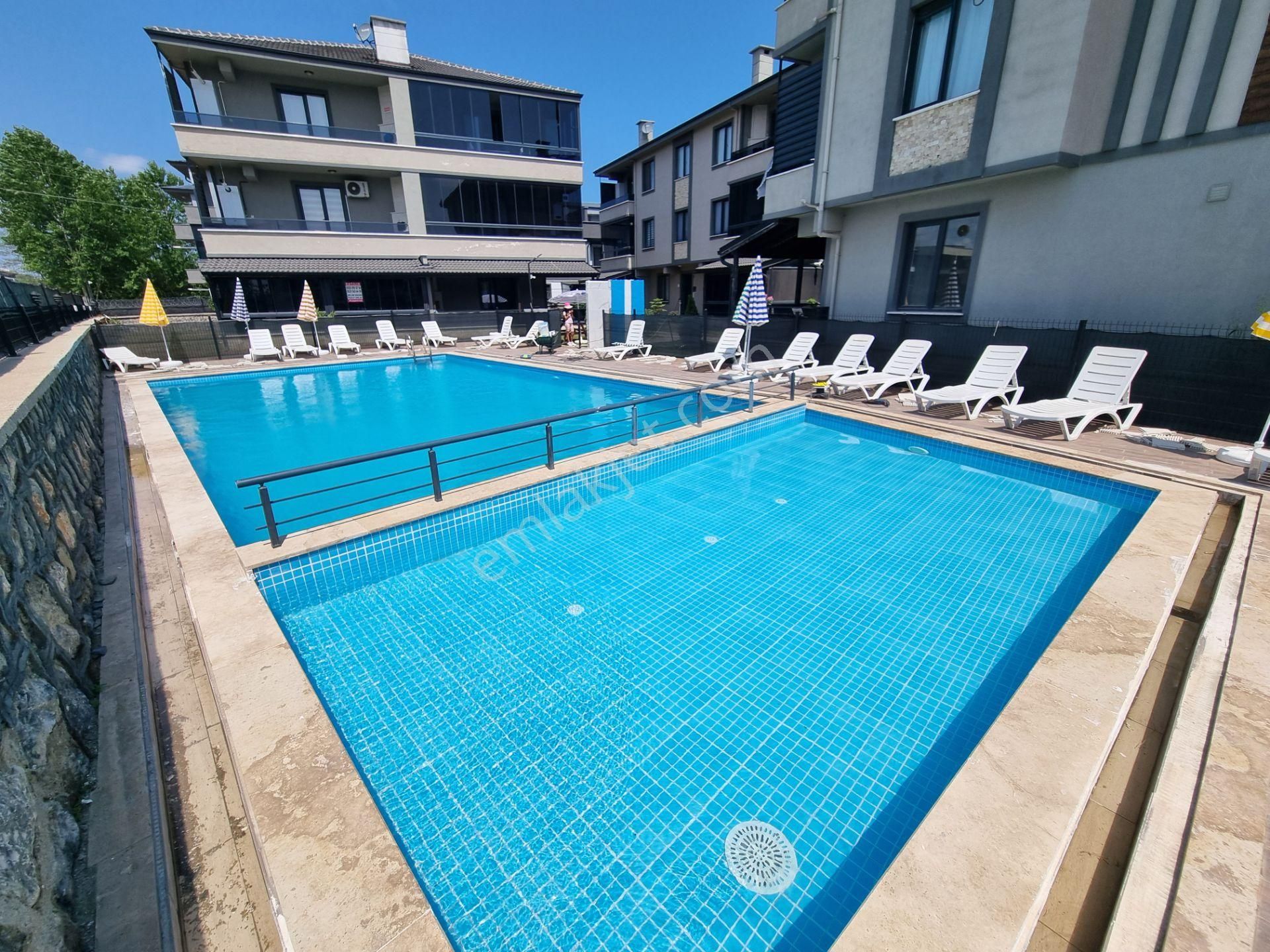 Merkezi Konumlu Havuzlu Sitede Eşyalı Yerden Isıtma Arakat