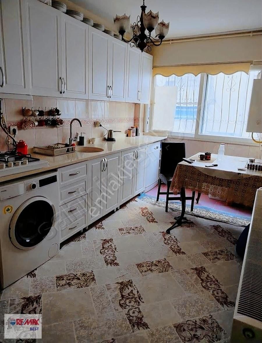 Bahadır Tamsan'dan Çarşı Yakını Köşe Konumda Kiralık Daire