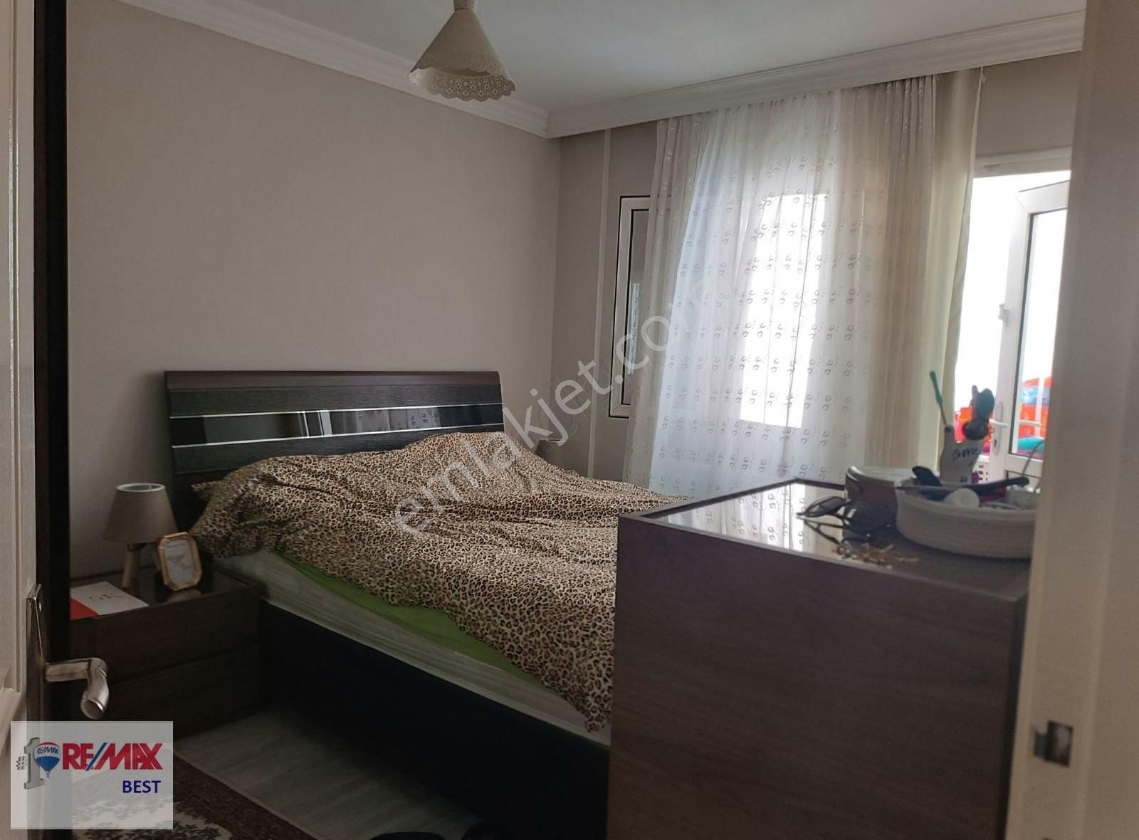 Karşıyaka Yalı Mah.tramvay Durağına 50 Metre 3+1 Satılık Daire