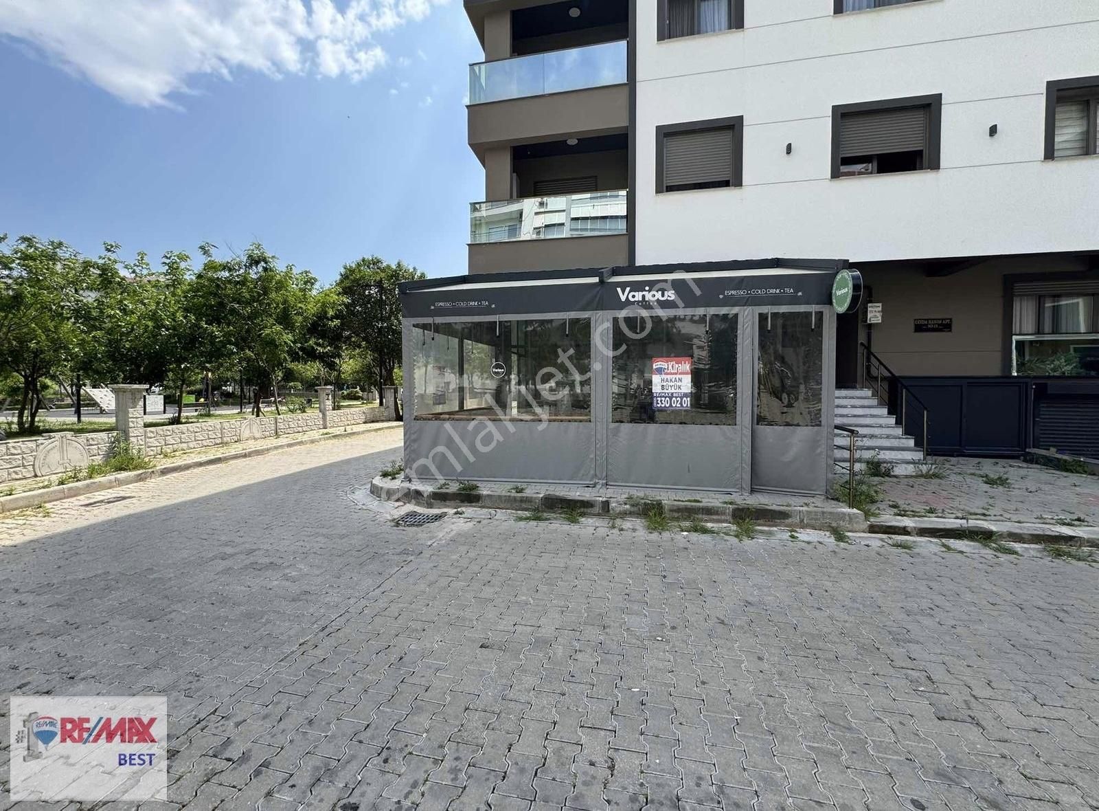 Hakan Büyük"ten Şemiklerde Park Cepheli Köşe Pegoleli Dükkan