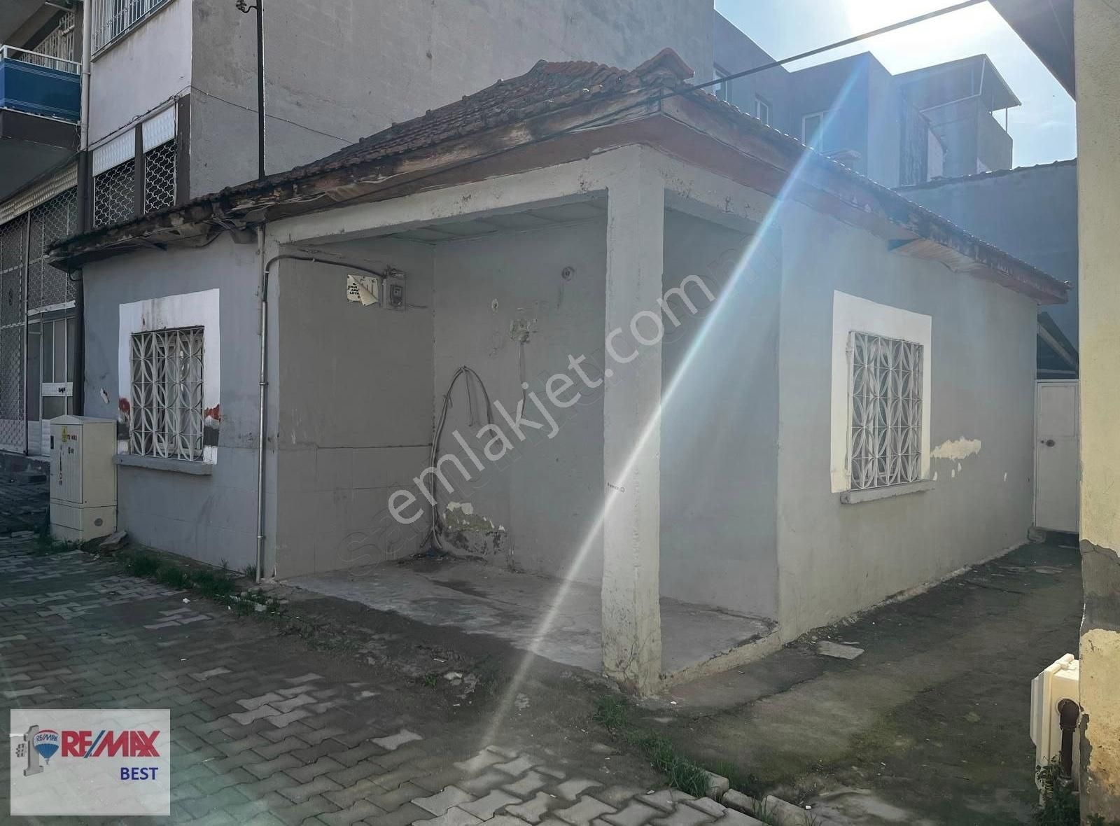 Bornova Egemenlik Mahallesinde Yatırımlık 2+1 Bahçeli Ev