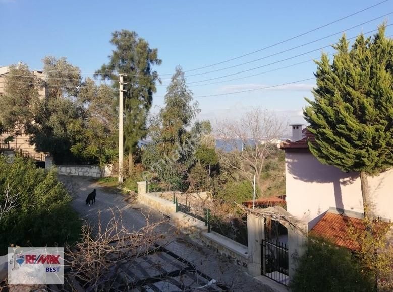 İzmir Yeni Foça'da Deniz Manzaralı 290 M2 Satılık Arsa