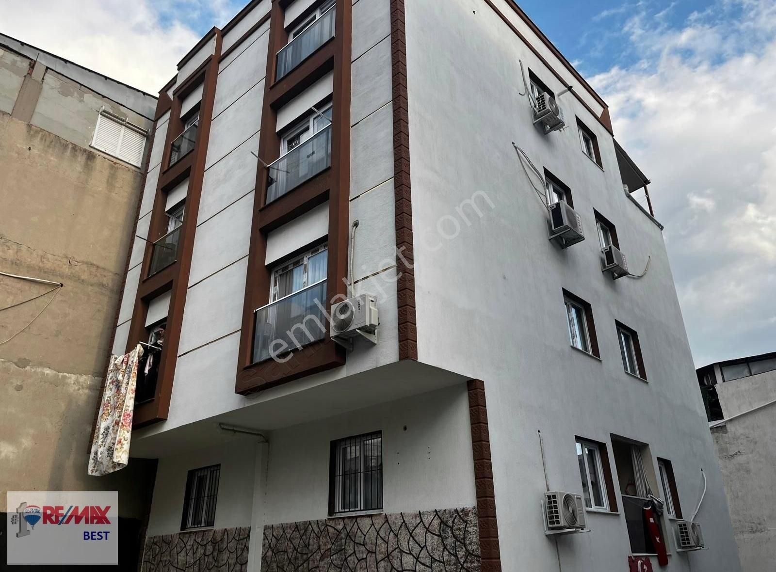 İzmir Bayraklı R.şevket İnce Mahallesinde 3+1 Satılık Daire