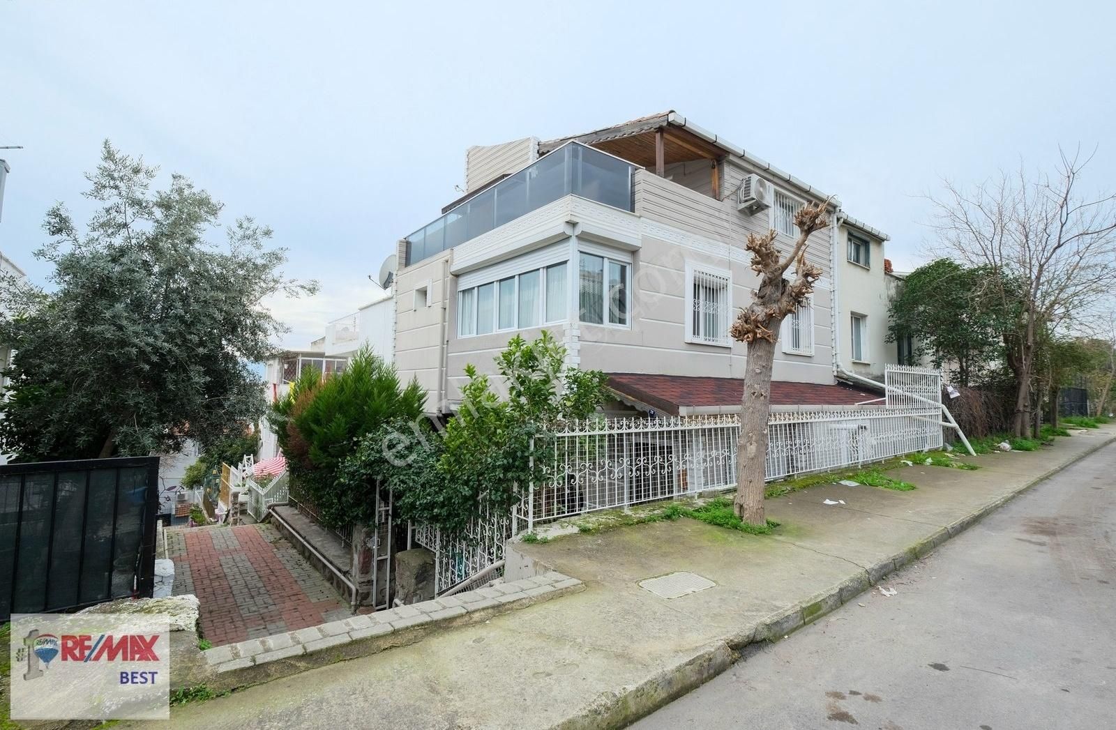 Çiğli Evka2'de Müstakil Bahçeli Teraslı Satılık 4+1triplex Villa