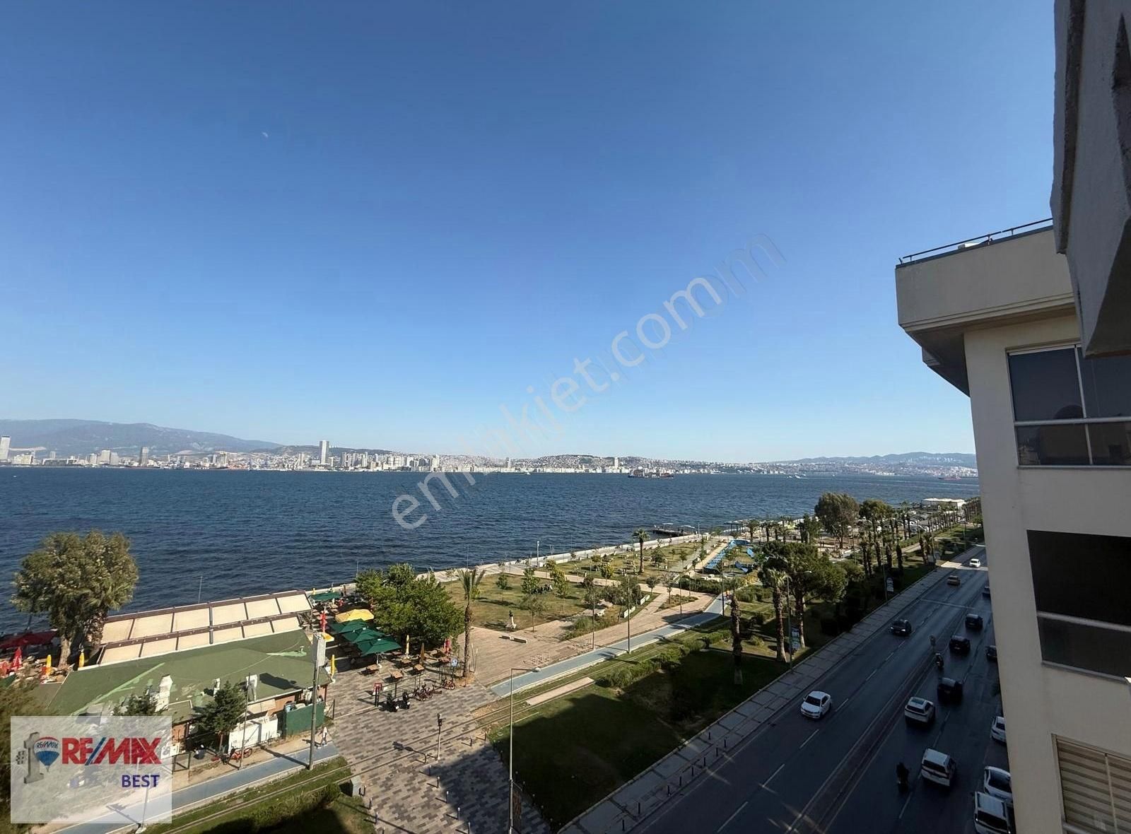 Karşıyaka Alaybey De Deniz Manzaralı Kiralık Yalı Dairesi