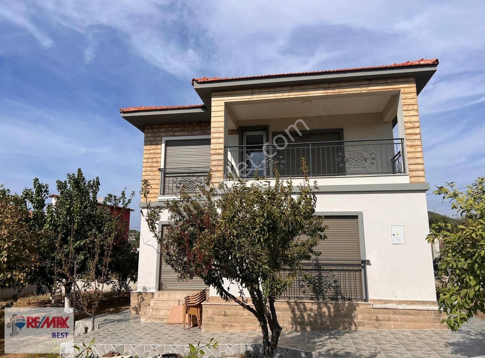 Foça'da Satılık 5+1 Villa