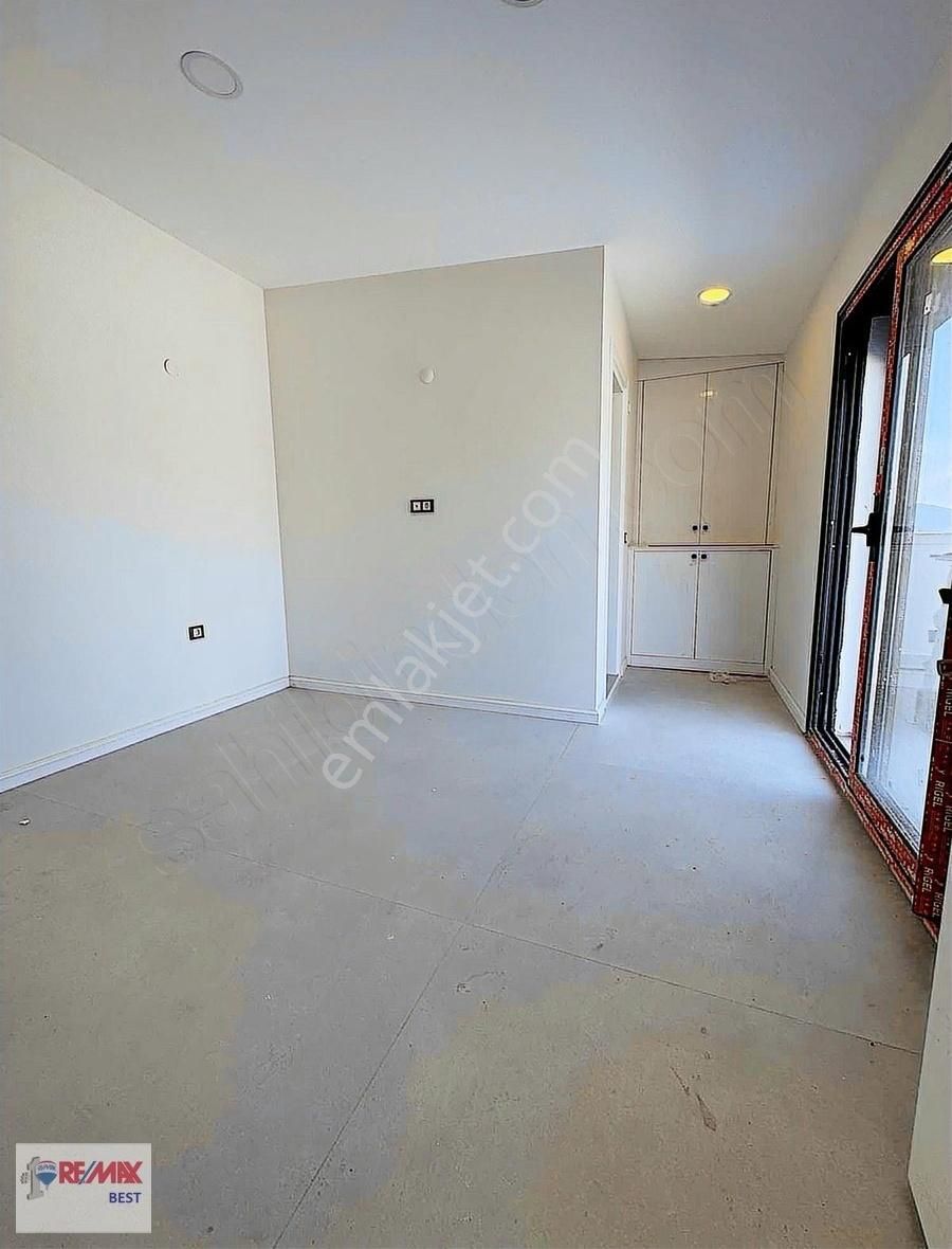 Hakan Büyük"ten Çiğli Aydınlık Evlerde Tam Müstakil 4+1 Triplex