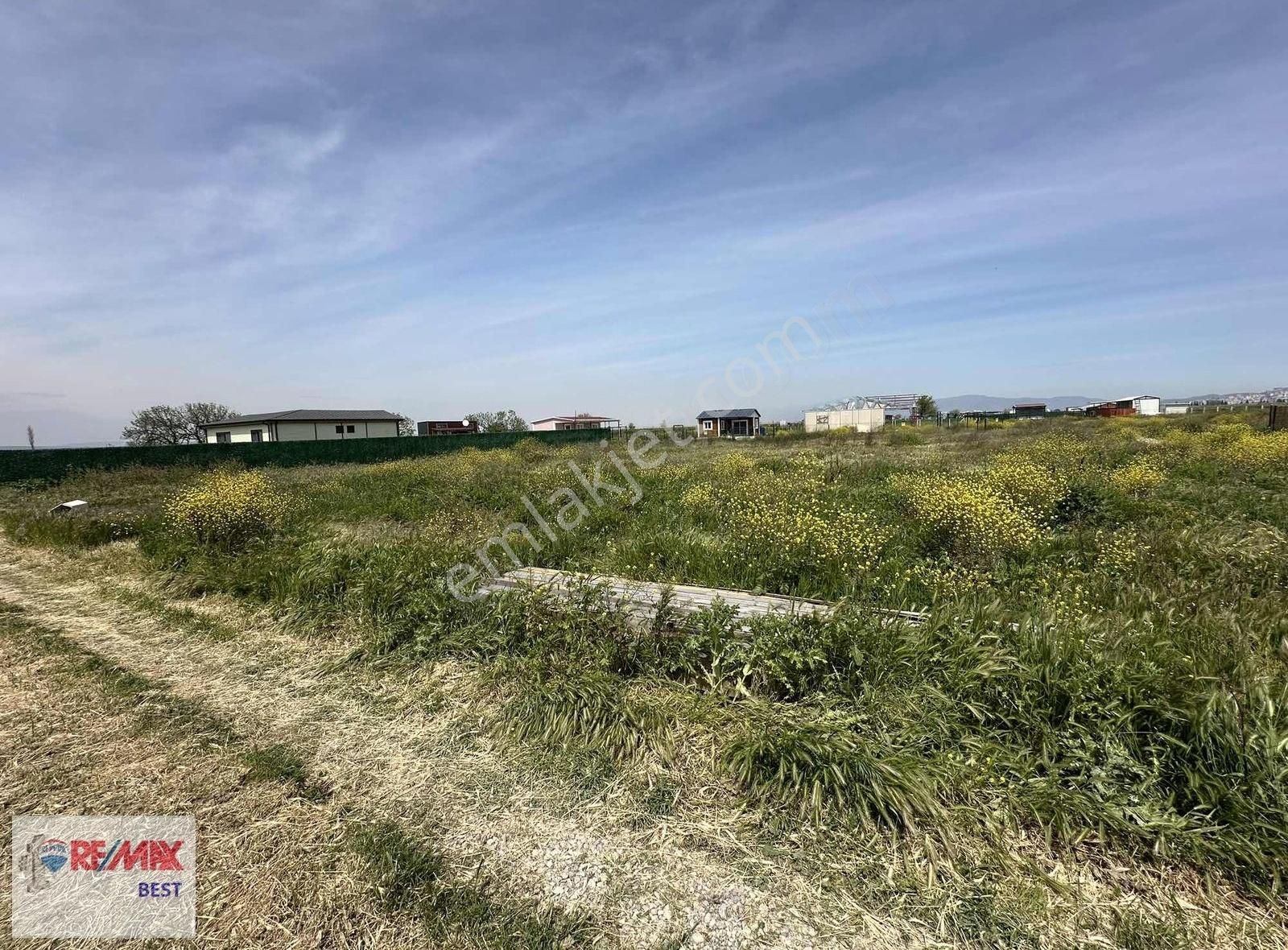 Remax Best Berk Meral'den Çiğli Kaklıç'ta Satılık Bahçe 295 M2