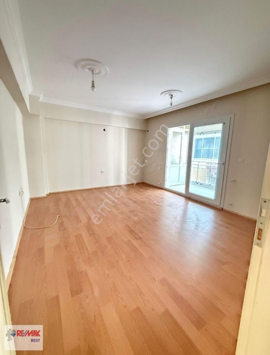 Yeni Mahallede Satılık Geniş 2+1 Daire