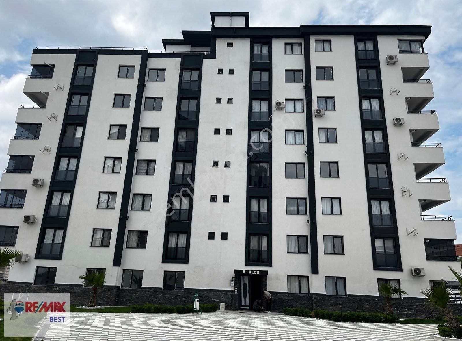 İzmir Torbalı Ayrancılarda Havuzlu Sitede Satılık 3+1 Daire