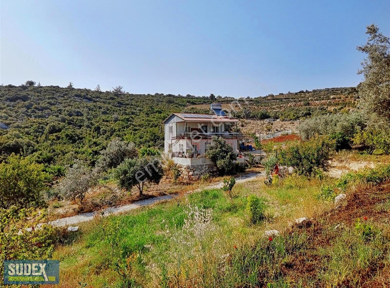 Çelebi Mevki De Bağ Evi Ve Bahçesi