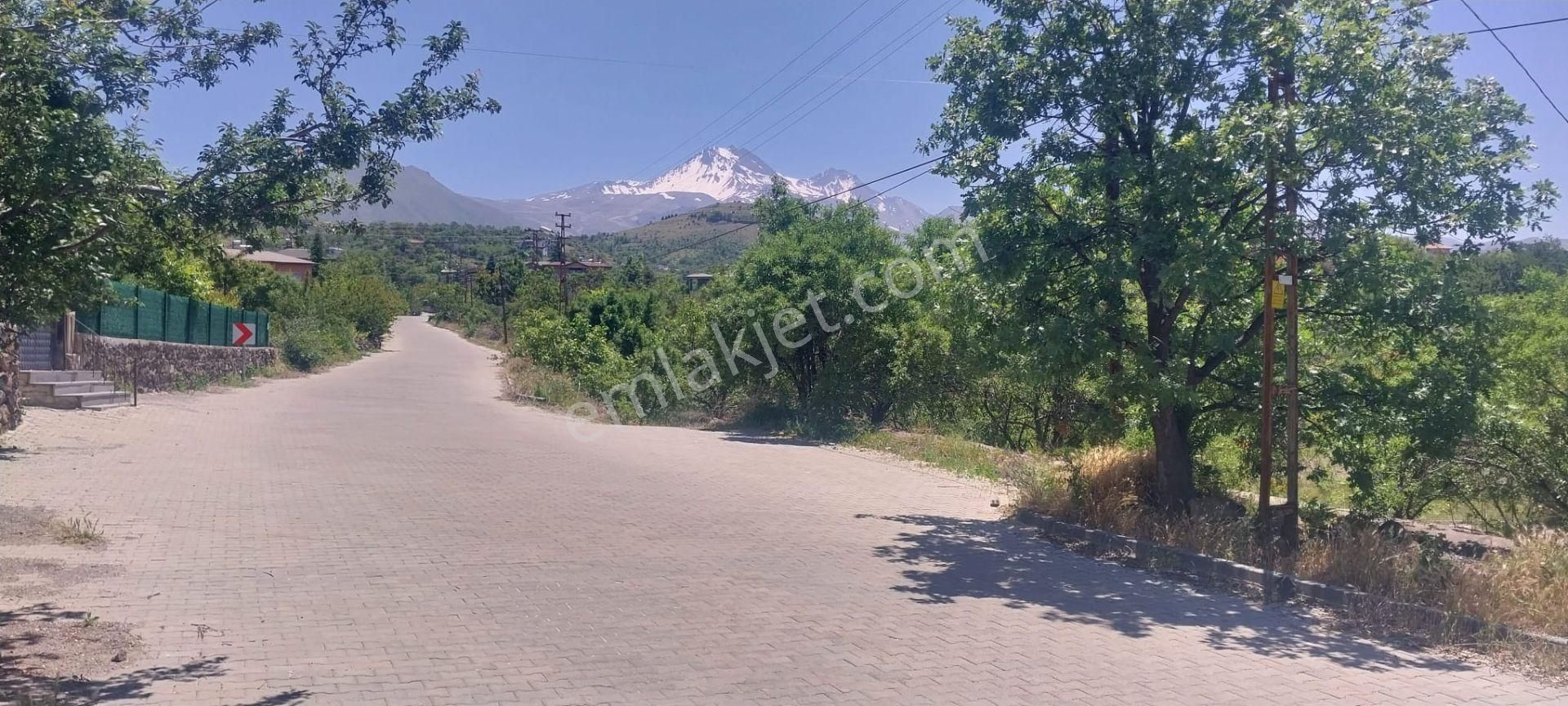 Hacılar Akdamda 1822 M2 Tek Tapu Köşe Başı İmarlı Villa Parseli