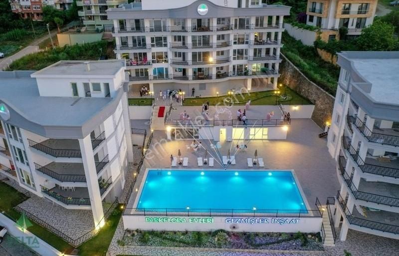 Bulancak Parkflora Evleri'nde Satılık 5+1 Bahçe Katı Lüks Daire