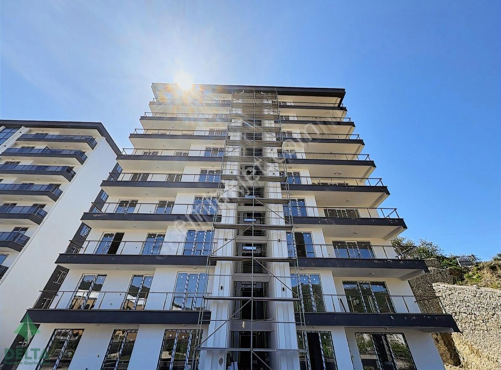 Aksu Mahallesi Stadıum Cadde Evleri'nde Satılık 3+1 Lüks Daire