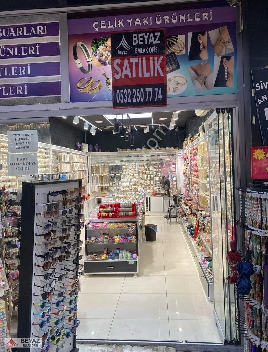 Beyaz Emlak'tan Sirer Caddesinde 30 Metre Kare Satılık Dükkan