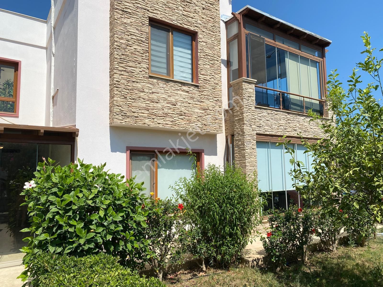 Torbada Havuzlu Site İçinde Eşyalı Yıllık Kiralık Daire