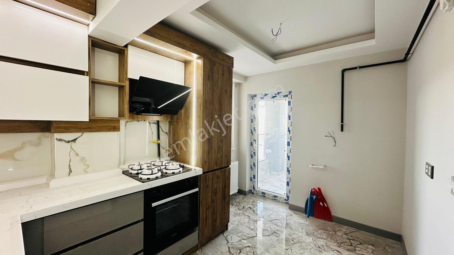 Kc Emlaktan 29 Ekim Mahalesinde Köşe Başında 2+1 Lüks Daire