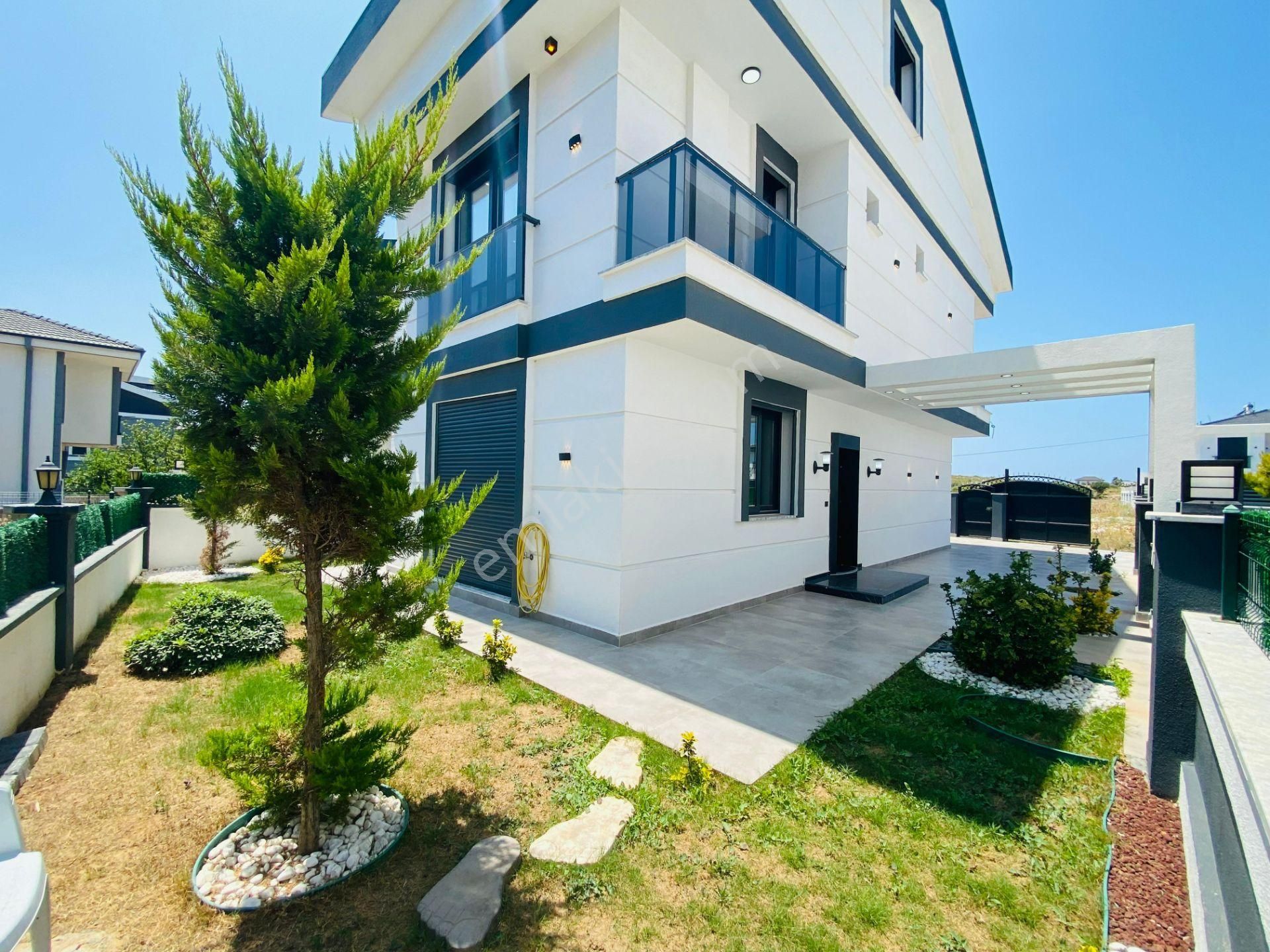 Didimde Satılık 4+1 Havuzlu Geniş Bahçeli Denize Yakın Tam Müstakil Villa