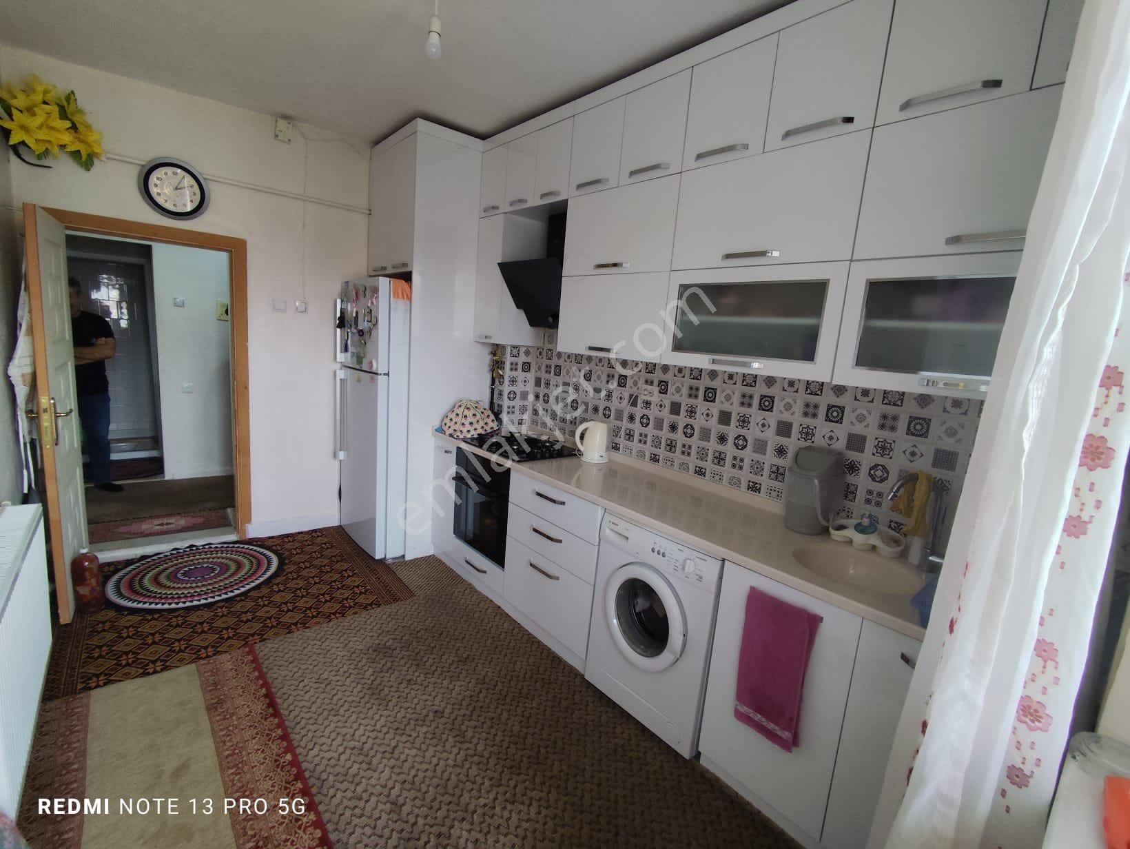 Gençosman Caddesinde 2+1 Bakımlı Daire