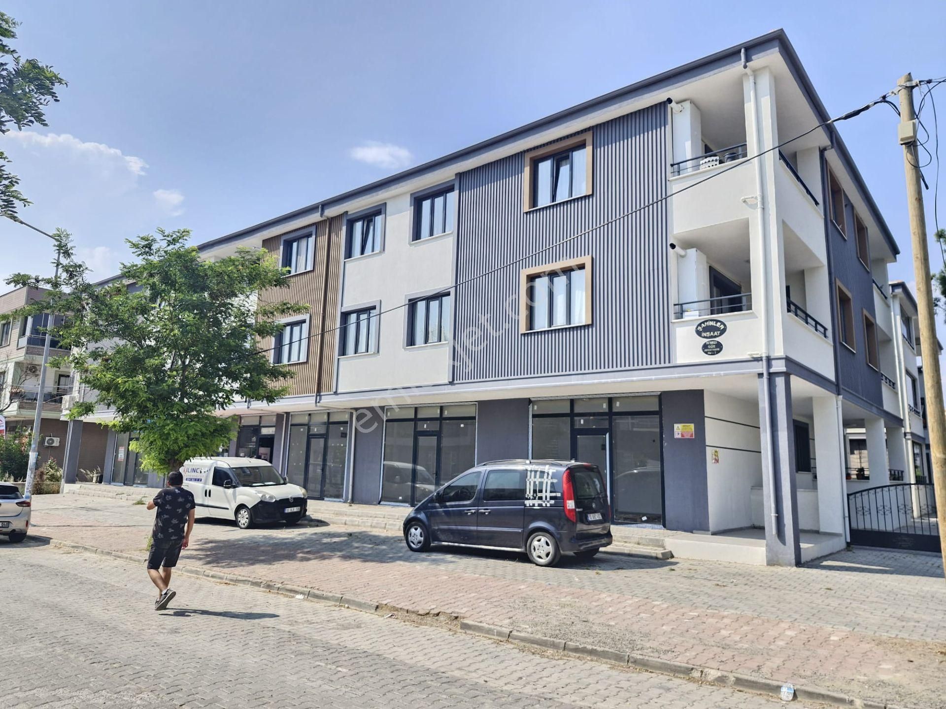 Gömeç Yeni Hastane Karşısı Satılık Dükkan