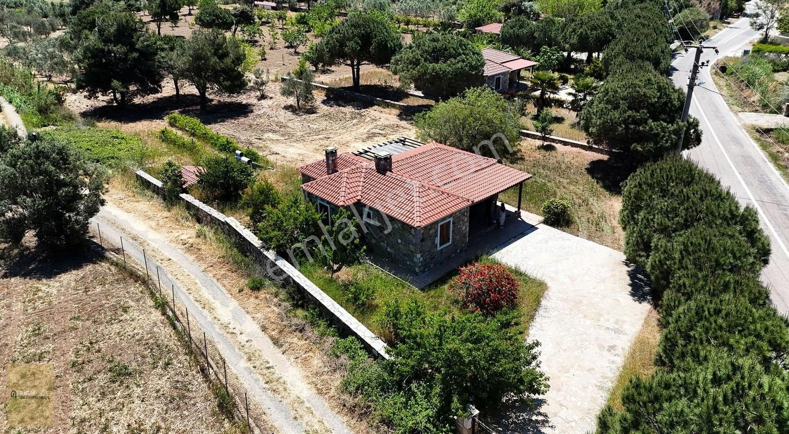 Bozcaada Merkezde 4.5 Dönüm Arazi İçerisinde Müstakil Villa !!