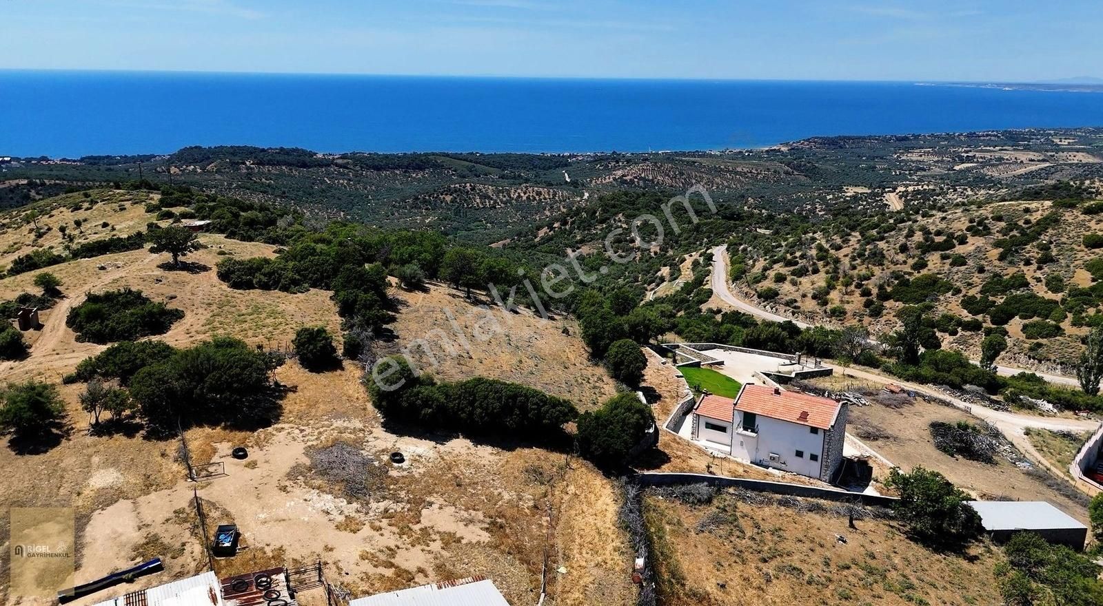 Ezine Tavaklı İmar Sınırının Dibinde 3.158 M2 Fırsat Tarla !!