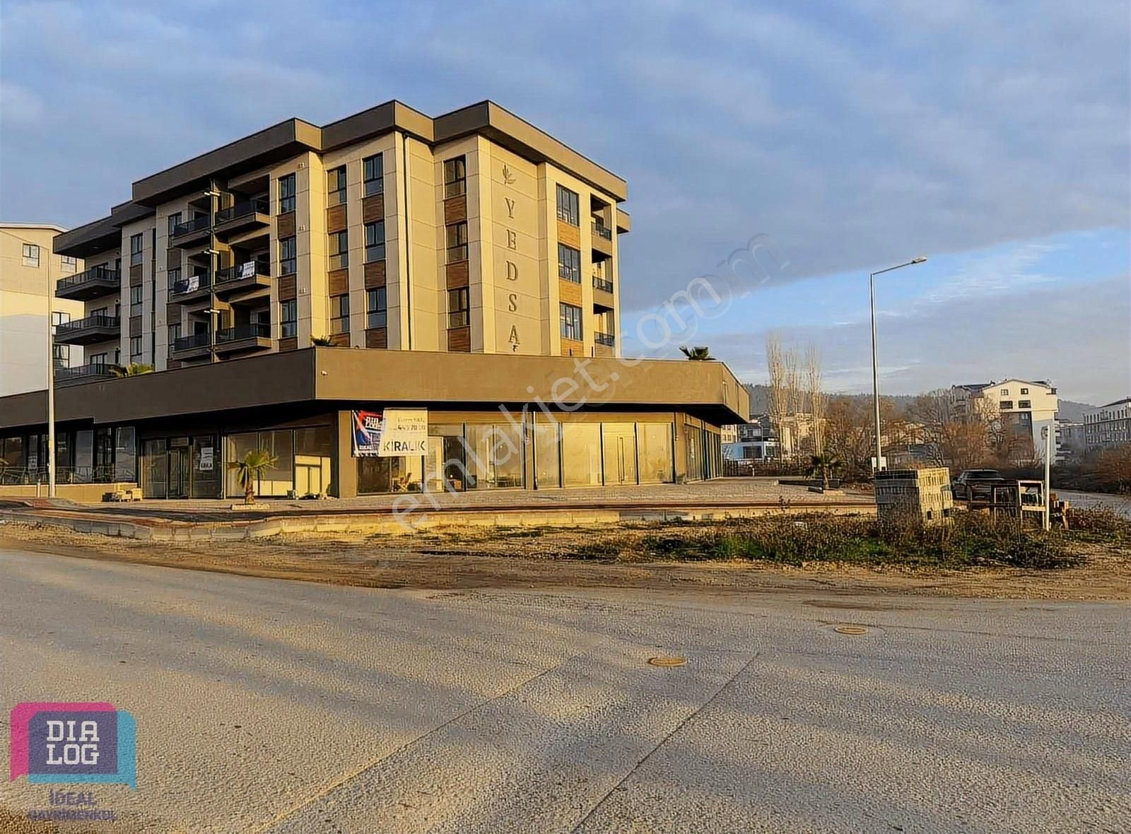 Dialog İdeal Den Ana Cadde Üzeri Kayapa Sanayi Cephe Dükkan