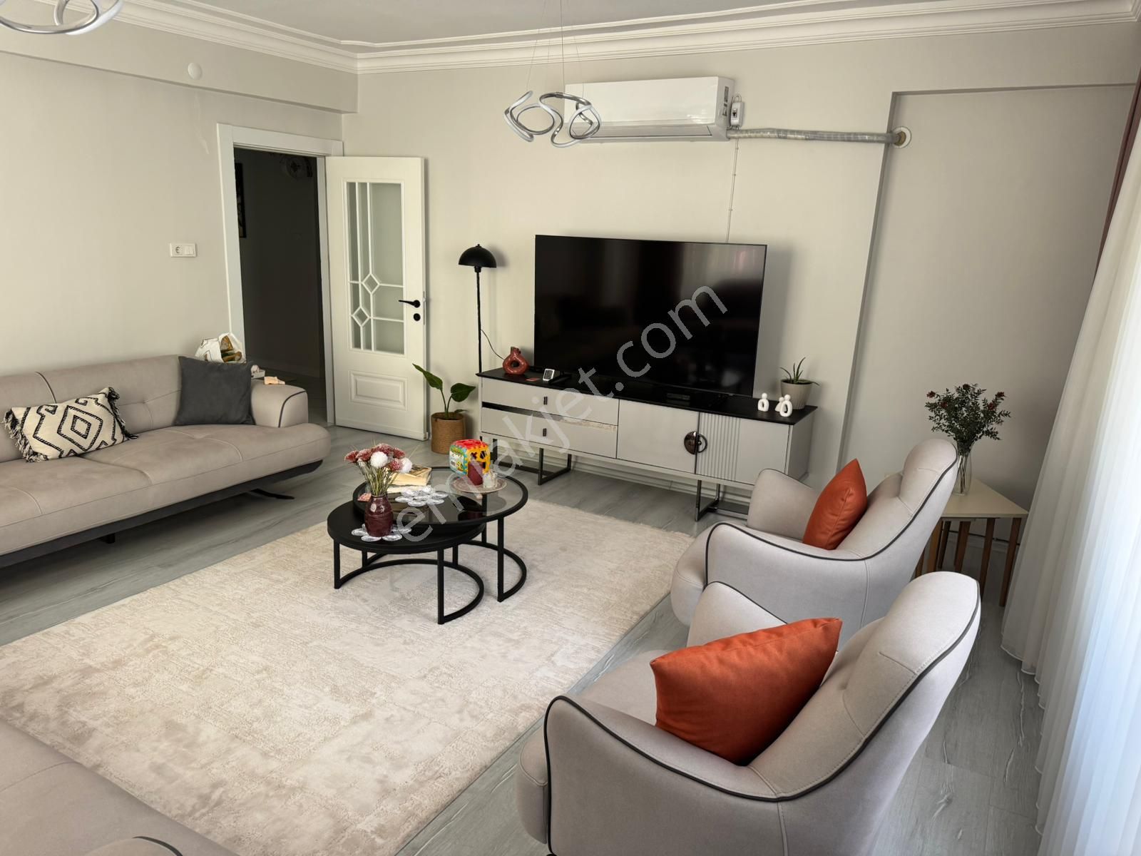 Çeşme Durağında Tamamı Bakımlı 3+1 Satılık Daire