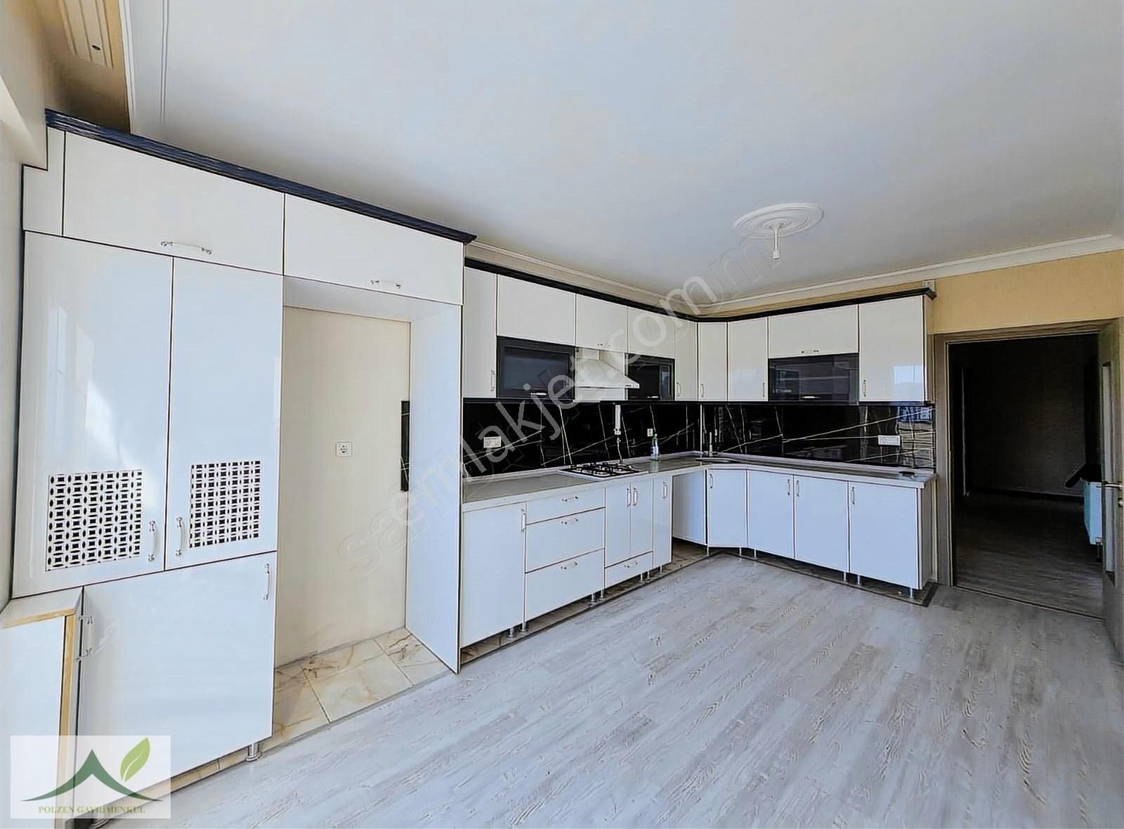 İstiklal Mahallesi Borsa Yolu Üzerinde Kiralık 3+1 Yapılı Daire